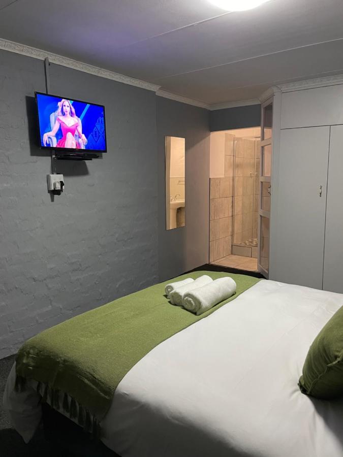 Host Hub Guest House Kempton Park Luaran gambar