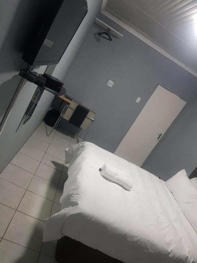 Host Hub Guest House Kempton Park Luaran gambar