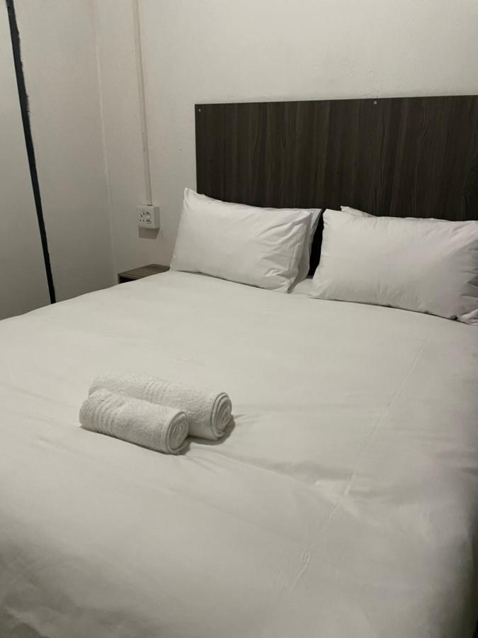 Host Hub Guest House Kempton Park Luaran gambar