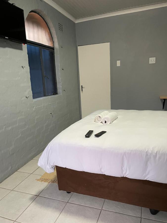 Host Hub Guest House Kempton Park Luaran gambar