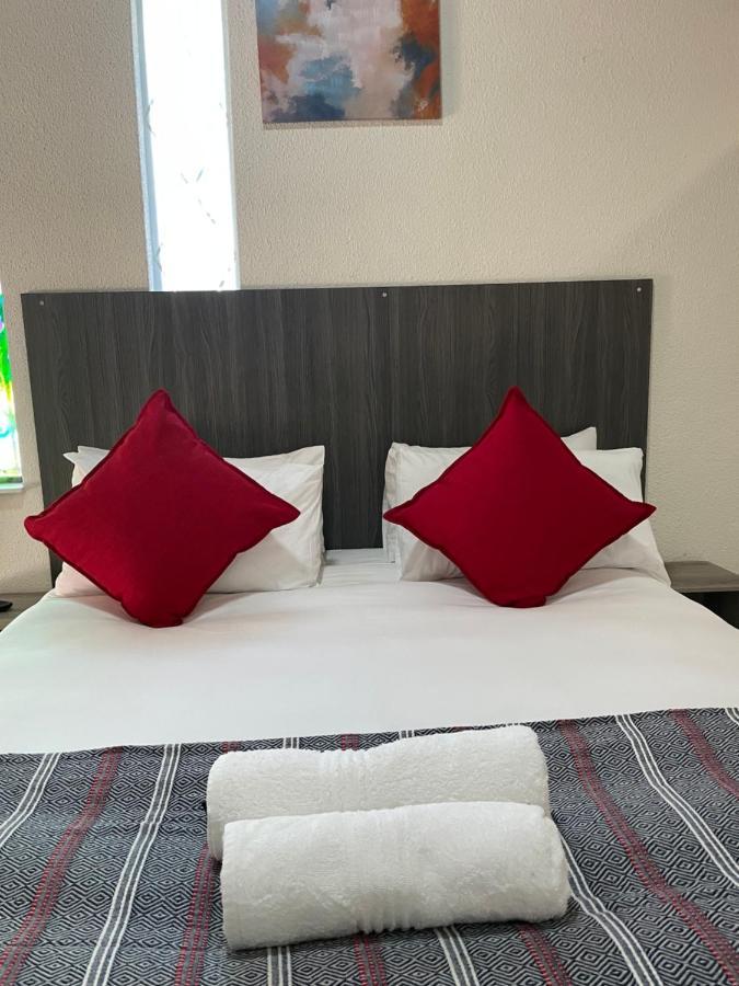 Host Hub Guest House Kempton Park Luaran gambar