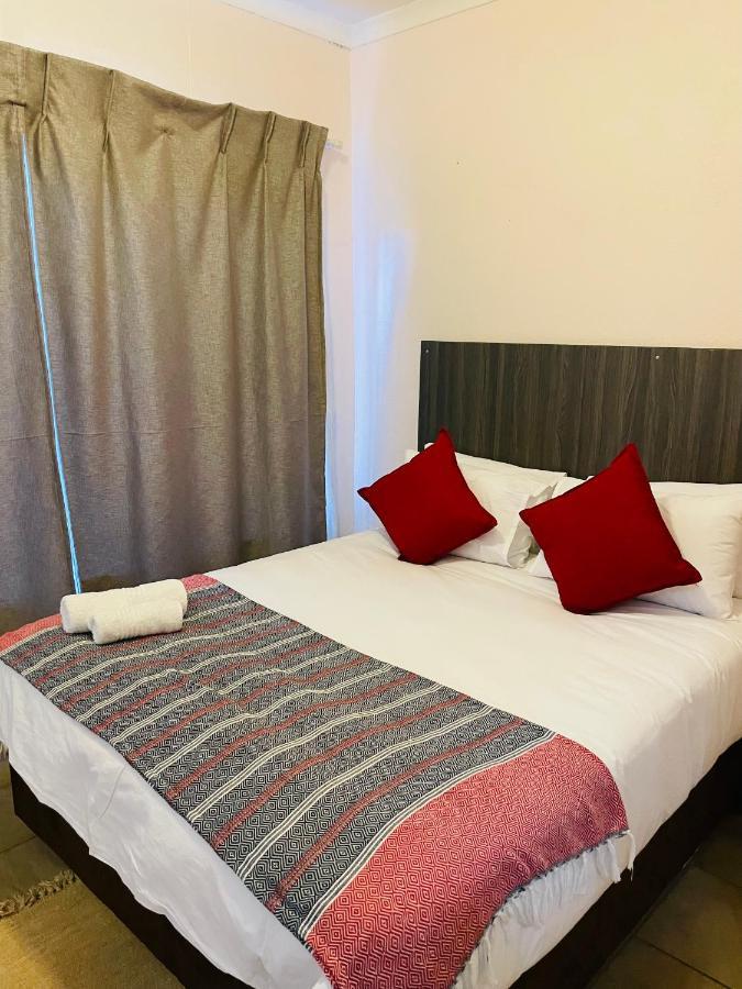 Host Hub Guest House Kempton Park Luaran gambar