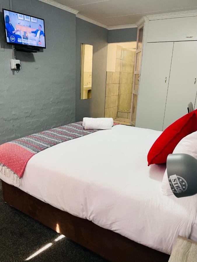 Host Hub Guest House Kempton Park Luaran gambar