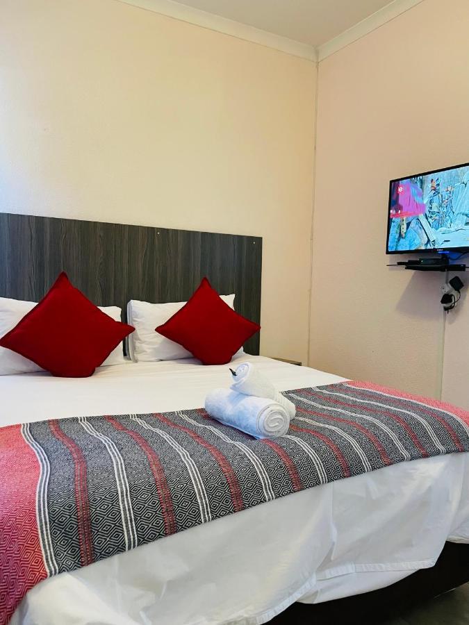Host Hub Guest House Kempton Park Luaran gambar