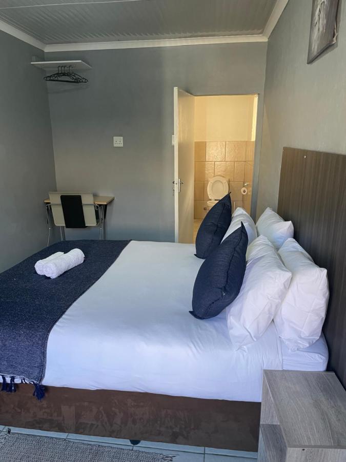 Host Hub Guest House Kempton Park Luaran gambar