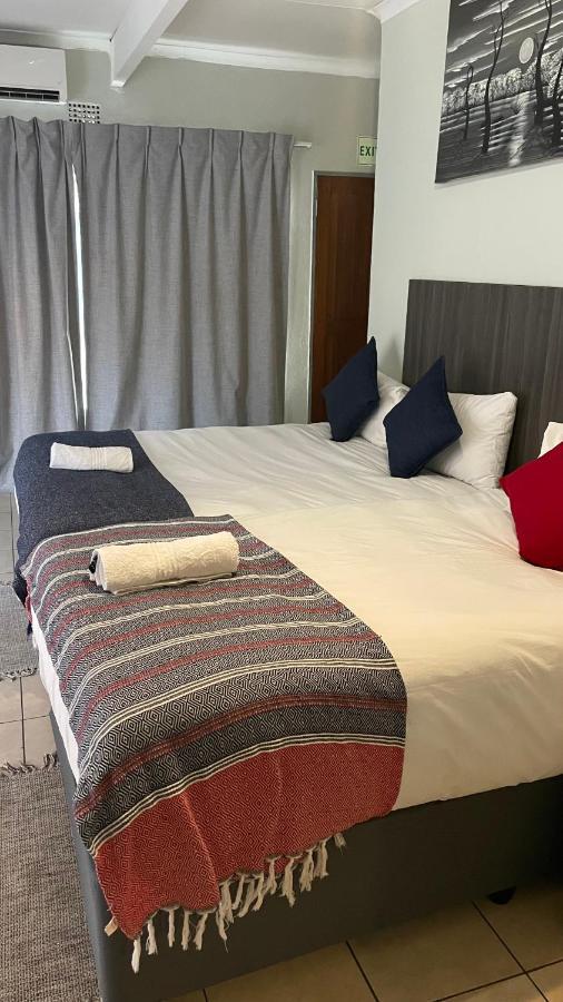 Host Hub Guest House Kempton Park Luaran gambar