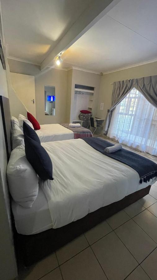 Host Hub Guest House Kempton Park Luaran gambar
