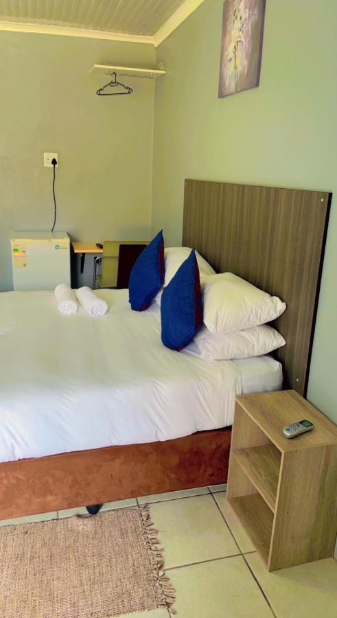 Host Hub Guest House Kempton Park Luaran gambar