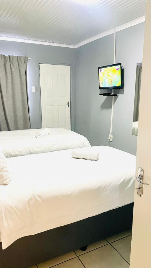 Host Hub Guest House Kempton Park Luaran gambar