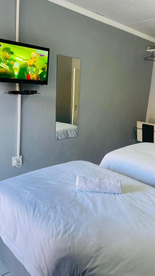 Host Hub Guest House Kempton Park Luaran gambar