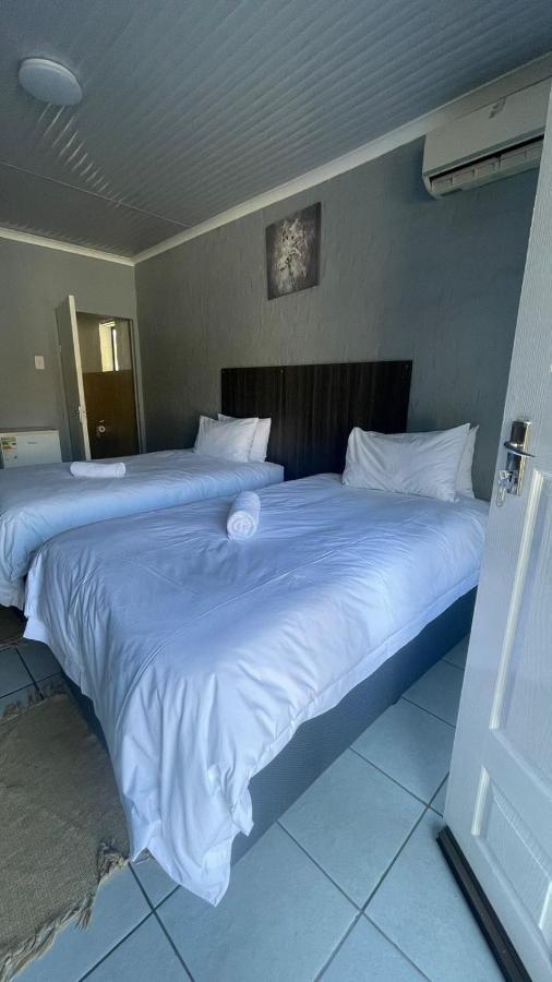 Host Hub Guest House Kempton Park Luaran gambar