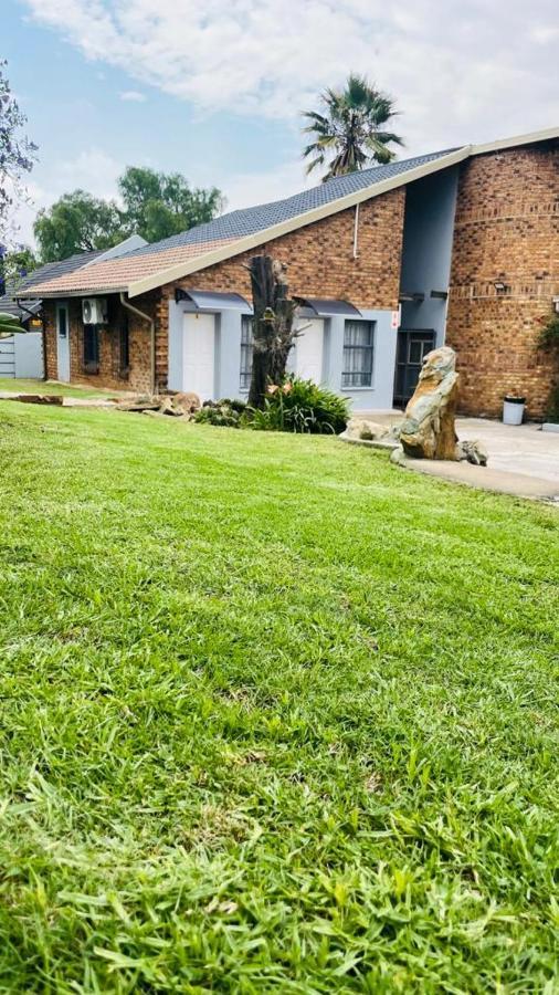 Host Hub Guest House Kempton Park Luaran gambar